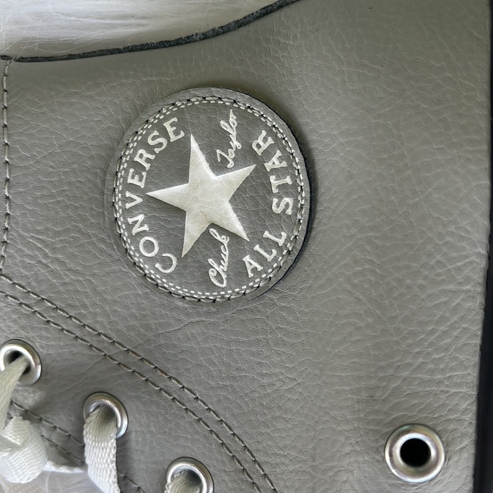 Converse Chuck Taylor All Star Malden Street. - Heirloom Silver. Size 2 youth